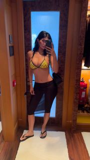 Kylie Jenner feet photo thumbnail