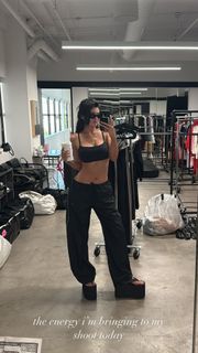 Kylie Jenner feet photo thumbnail