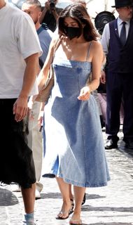 Kylie Jenner feet photo thumbnail