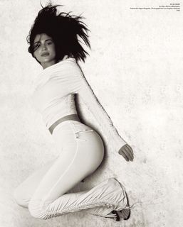 Kylie Jenner feet photo thumbnail