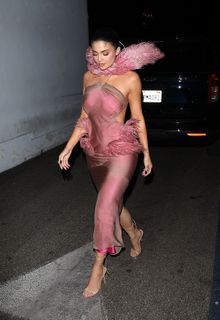 Kylie Jenner feet photo 3