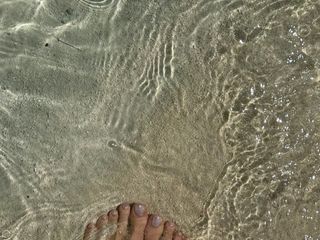 Kylie Jenner feet photo 4