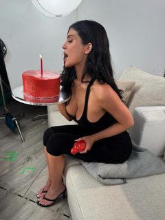 Kylie Jenner feet photo 7
