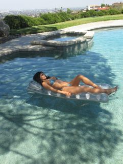 Kylie Jenner feet photo 13