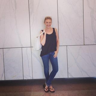 Kylie Minogue feet photo thumbnail