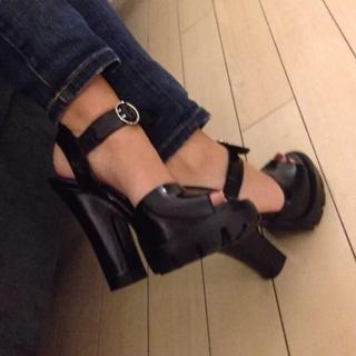 Kylie Minogue feet photo thumbnail