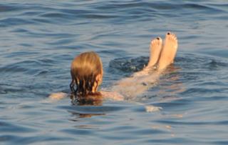 Kylie Minogue feet photo thumbnail