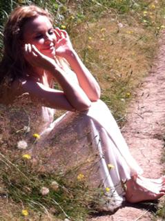 Kylie Minogue feet photo thumbnail