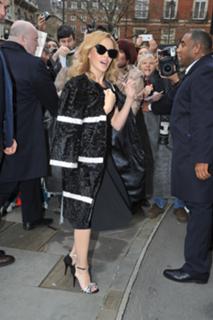 Kylie Minogue feet photo thumbnail