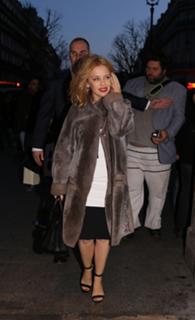 Kylie Minogue feet photo thumbnail