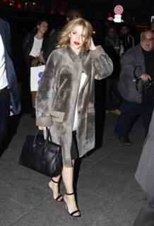 Kylie Minogue feet photo thumbnail