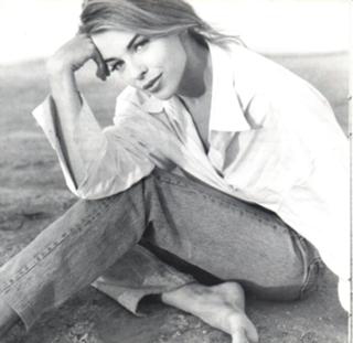 Kylie Minogue feet photo thumbnail