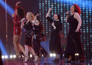 Kylie Minogue feet photo thumbnail