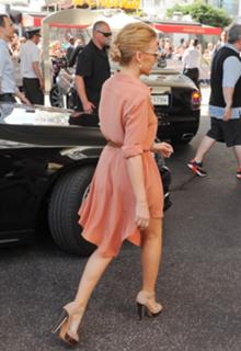 Kylie Minogue feet photo thumbnail