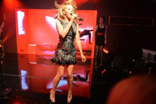 Kylie Minogue feet photo thumbnail