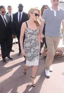 Kylie Minogue feet photo thumbnail