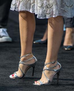 Kylie Minogue feet photo thumbnail