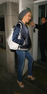 Kylie Minogue feet photo thumbnail