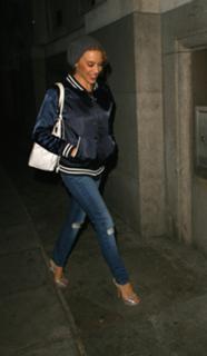 Kylie Minogue feet photo thumbnail