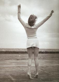 Kylie Minogue feet photo thumbnail