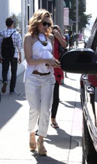 Kylie Minogue feet photo thumbnail