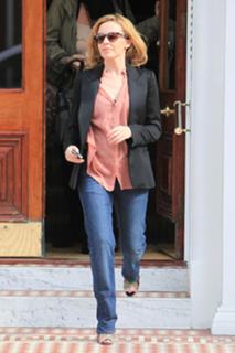 Kylie Minogue feet photo thumbnail
