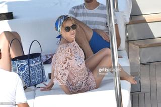 Kylie Minogue feet photo thumbnail