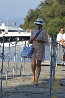 Kylie Minogue feet photo thumbnail