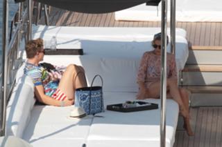 Kylie Minogue feet photo thumbnail