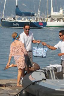 Kylie Minogue feet photo thumbnail