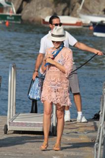 Kylie Minogue feet photo thumbnail