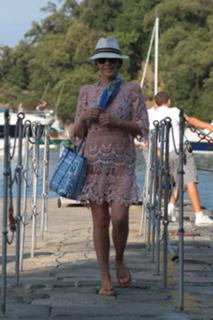 Kylie Minogue feet photo thumbnail