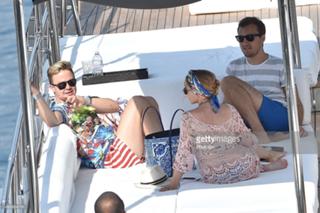 Kylie Minogue feet photo thumbnail