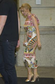 Kylie Minogue feet photo thumbnail