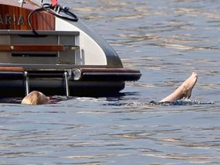 Kylie Minogue feet photo thumbnail