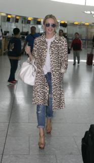 Kylie Minogue feet photo thumbnail