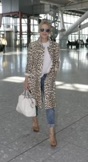 Kylie Minogue feet photo thumbnail