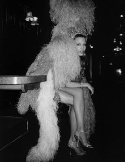 Kylie Minogue feet photo thumbnail