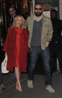 Kylie Minogue feet photo thumbnail