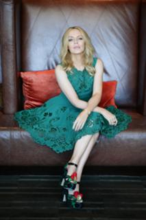 Kylie Minogue feet photo thumbnail