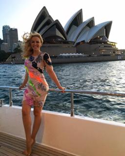 Kylie Minogue feet photo thumbnail