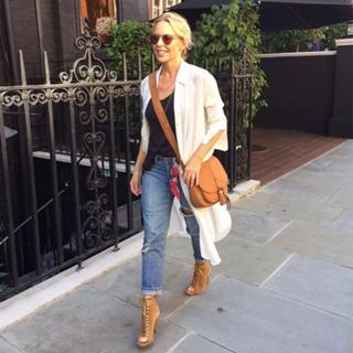 Kylie Minogue feet photo thumbnail