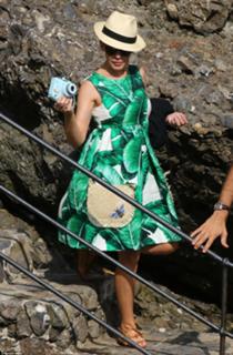 Kylie Minogue feet photo thumbnail