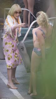 Kylie Minogue feet photo thumbnail