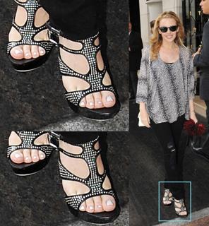 Kylie Minogue feet photo thumbnail
