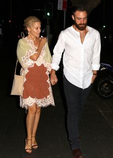 Kylie Minogue feet photo thumbnail