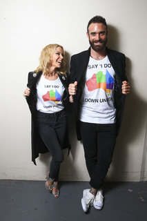 Kylie Minogue feet photo thumbnail