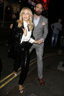 Kylie Minogue feet photo thumbnail