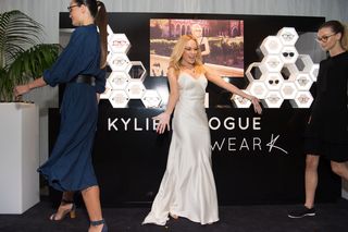 Kylie Minogue feet photo thumbnail
