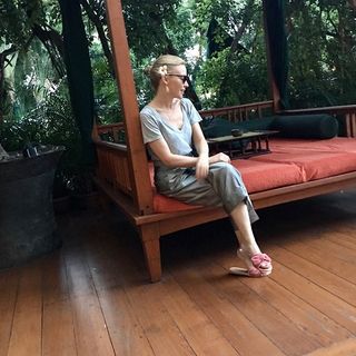 Kylie Minogue feet photo thumbnail